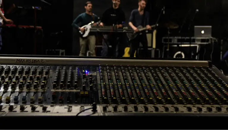 How Do Soundproofing Panels Work? (Explained With Examples) - Untapped ...