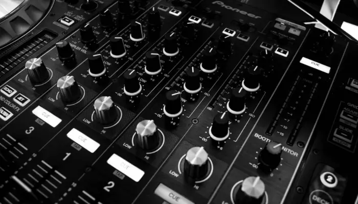 Sound Engineer vs DJ vs Music Producer; What is the Difference?